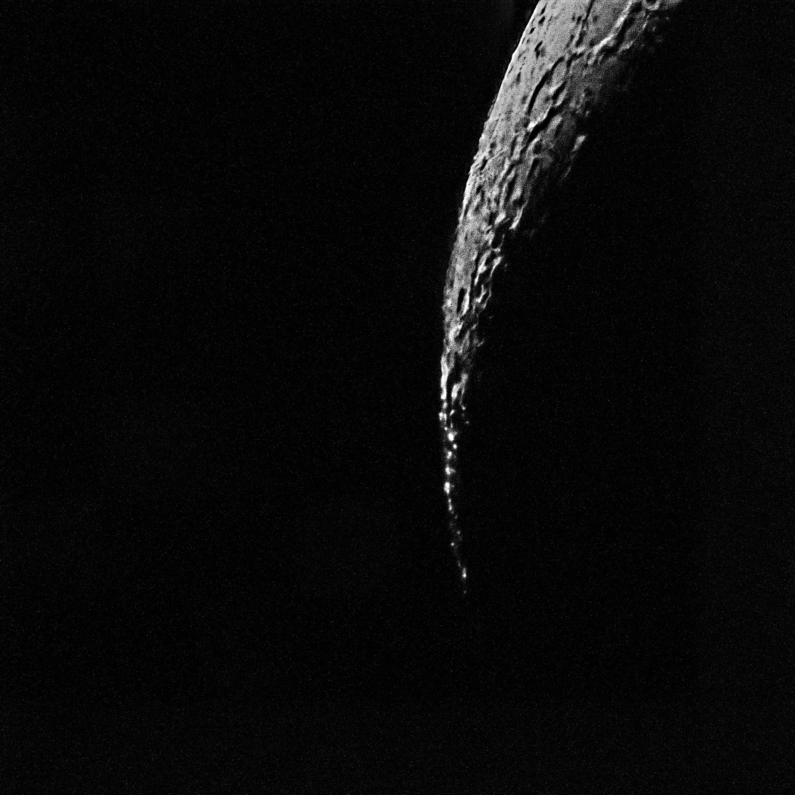 Lunar crescent horn image
